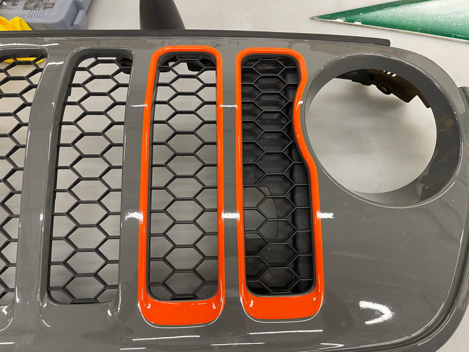 Jeep Gladiator Grill Pinstripe Inlays (Single Piece Grill - No Trim Rings) (2018-2023)