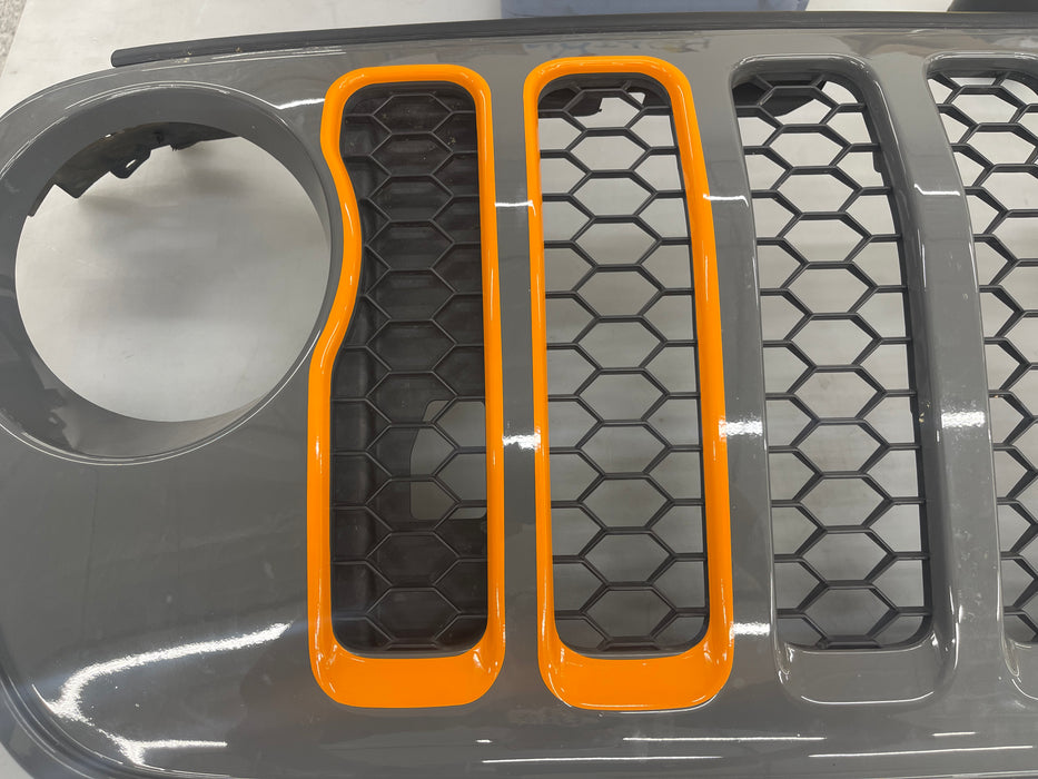 Jeep Gladiator Grill Pinstripe Inlays (Single Piece Grill - No Trim Rings) (2018-2023)
